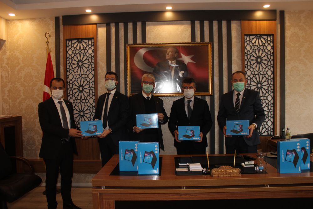 Çarşamba Ticaret Borsası'ndan Eğitime Tablet Desteği 